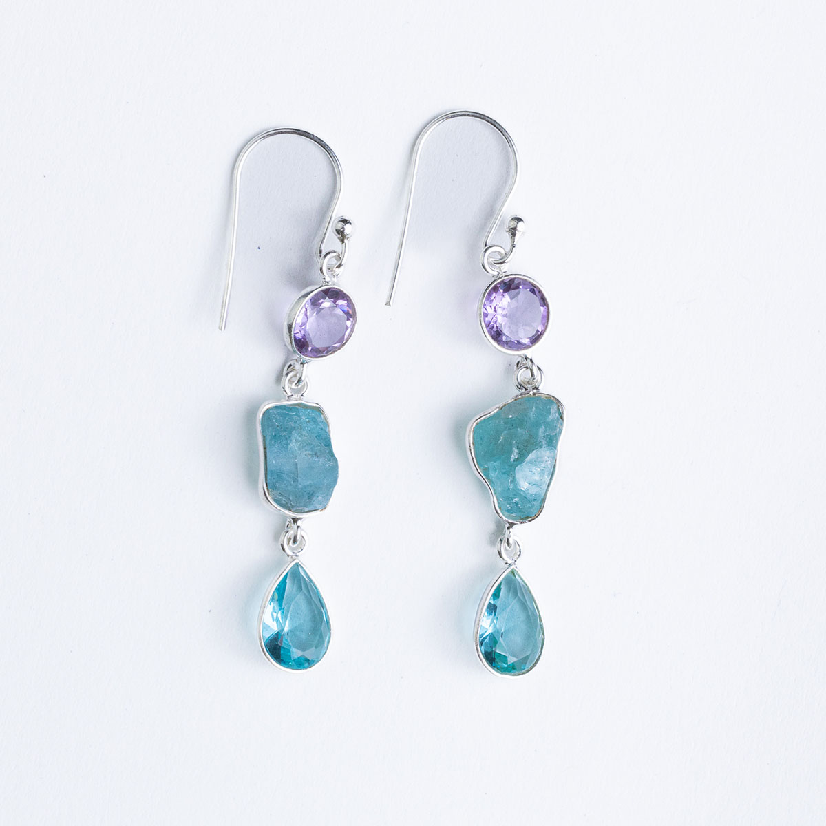 Ametist krug, nebrušeni akvamarin, suza topaz Ametist krug, nebrušeni akvamarin, suza topaz