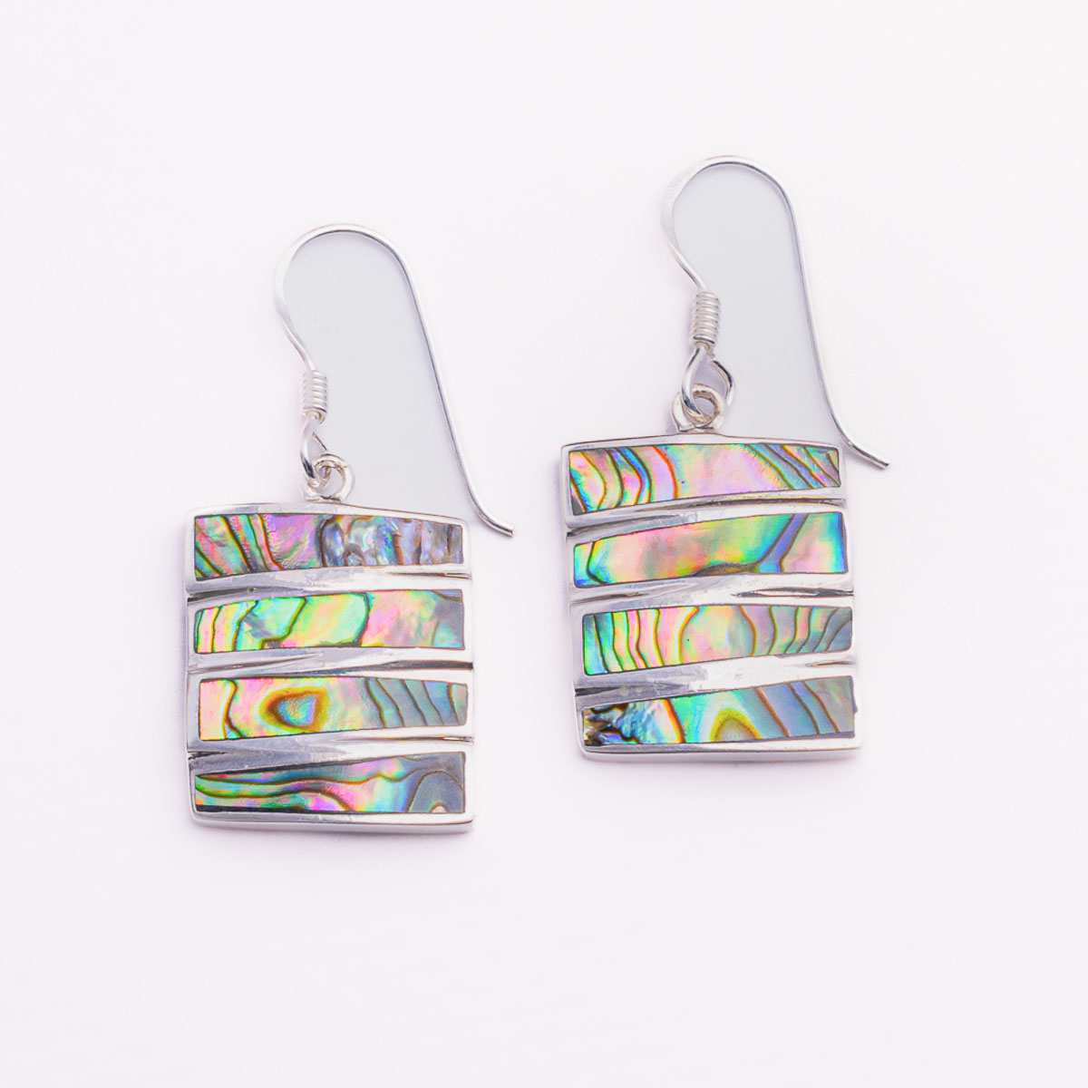 Srebrne naušnice “Viseći pravokutnici na crte” Srebrne naušnice “Viseći pravokutnici na crte”