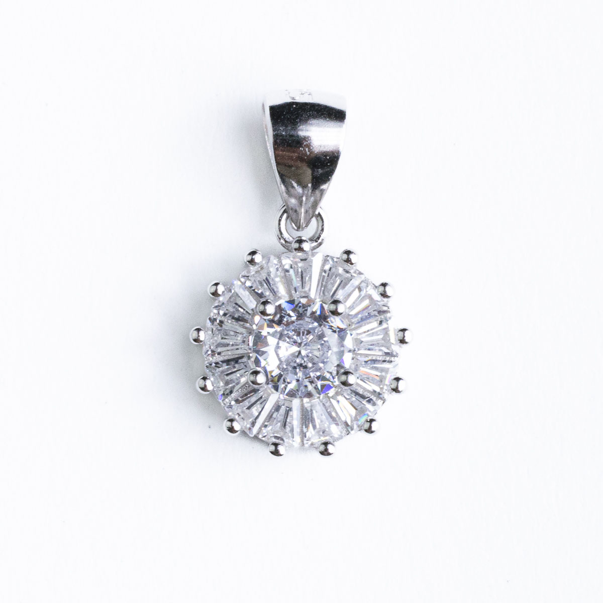 Srebrni privjesak “Sjajna primula” Srebrni privjesak “Sjajna primula”