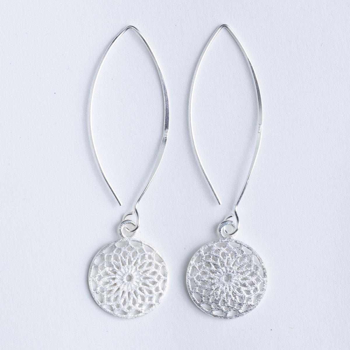 Srebrne naušnice “Rozeta na dugoj udici” Srebrne naušnice “Rozeta na dugoj udici”