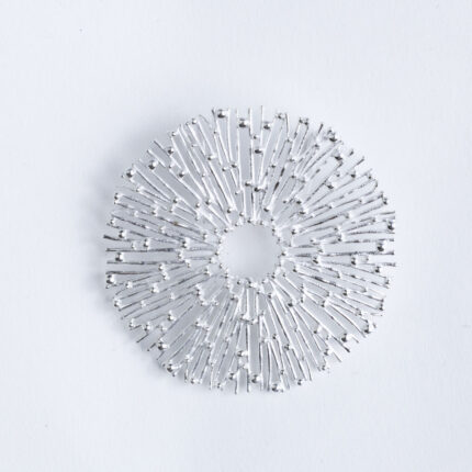 Srebrni privjesak “Krug u krugu kuglica”