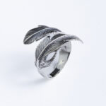 Srebrni prsten “Pero oko prsta”