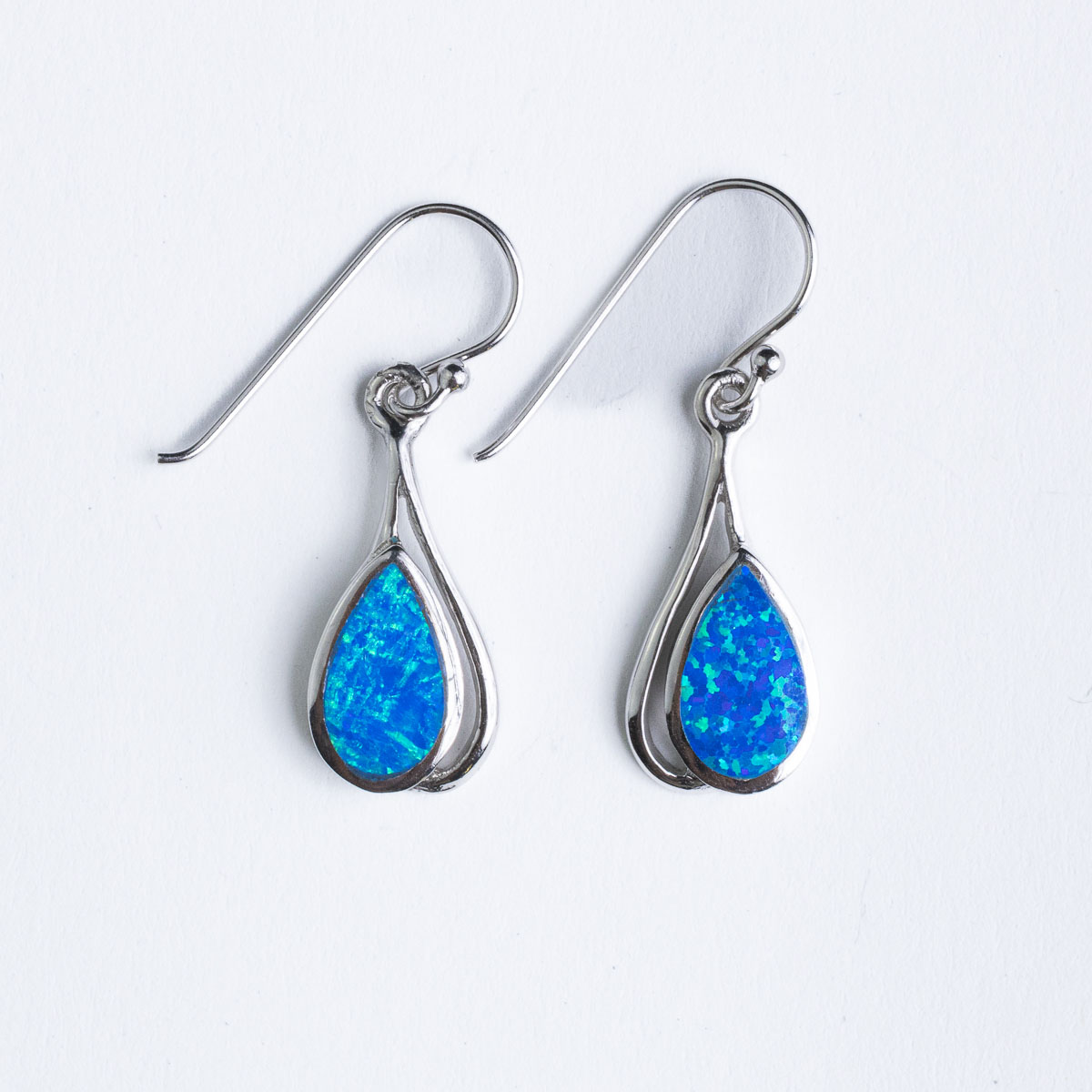 Srebrne naušnice “Viseće kapljice s opalom” Srebrne naušnice “Viseće kapljice s opalom”