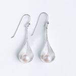 Srebrne naušnice “Elegantni mat tučak s biserom”