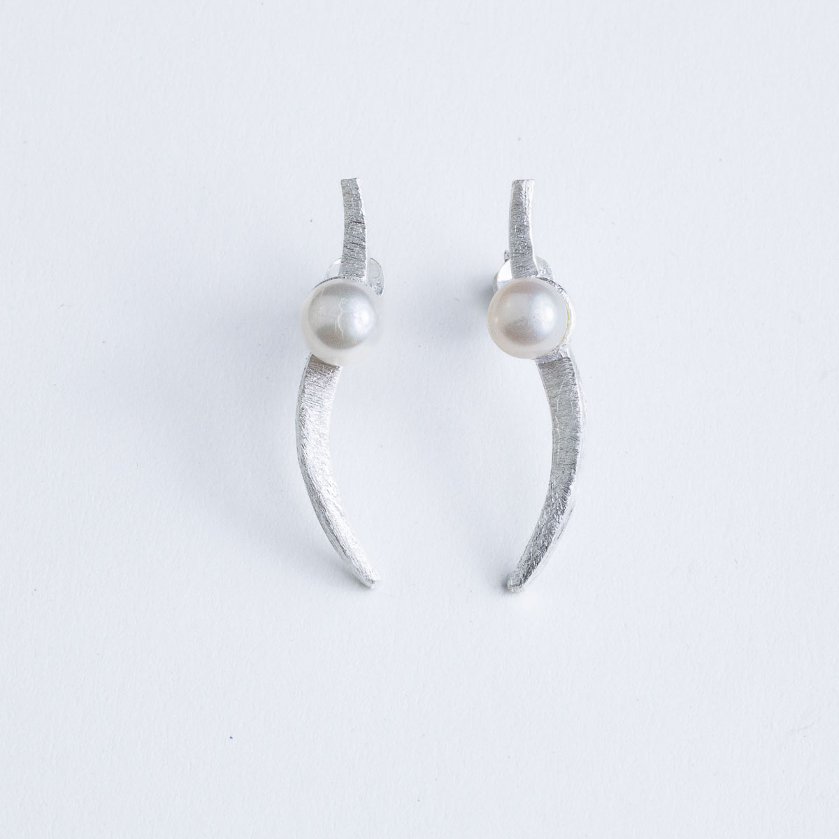 Srebrne naušnice “Zagrada s biserom” Srebrne naušnice “Zagrada s biserom”