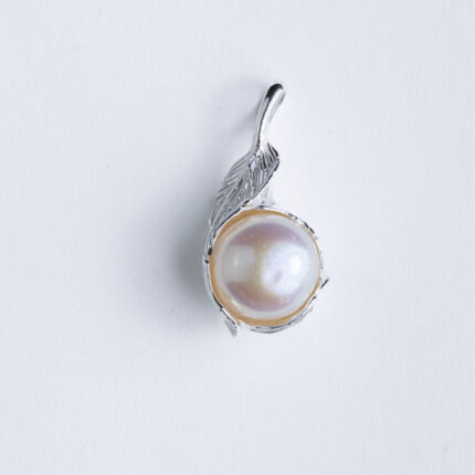 Srebrni privjesak „ Biser lak kao pero”2