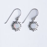 Srebrne naušnice “Viseća sunca s opalom”