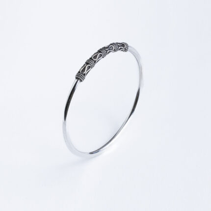 Srebrna narukvica “Bali dizajn na krugu”